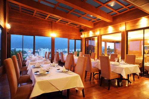 Restoran ili drugo mesto za obedovanje u objektu Furama Chiang Mai