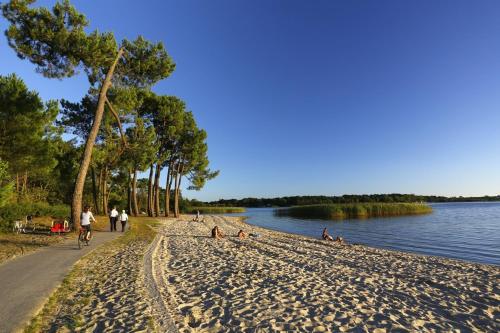 Villa avec Piscine Lac de Sanguinetの見取り図または間取り図