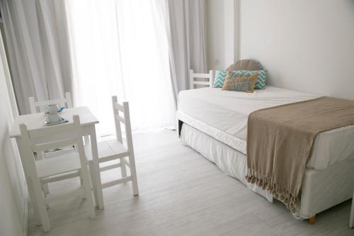 En eller flere senge i et værelse på Hotel del Mar
