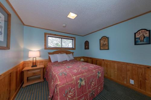 a bedroom with a bed and a lamp on a table at D&R Pelican Bay Resort in Rockport