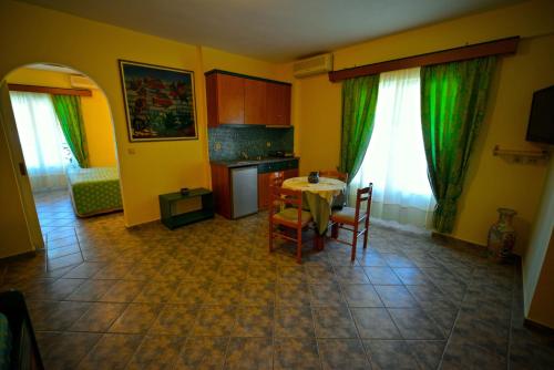 Gallery image of Hotel Odeon in Vasiliki