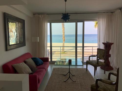 a living room with a couch and a view of the ocean at la spiaggia in Scilla