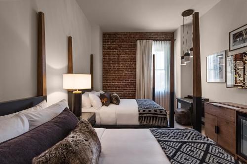 Crossroads Hotel Image