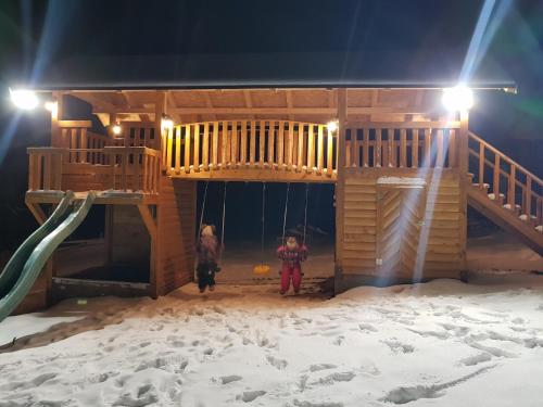 L'établissement Mountain house Popović Tara en hiver
