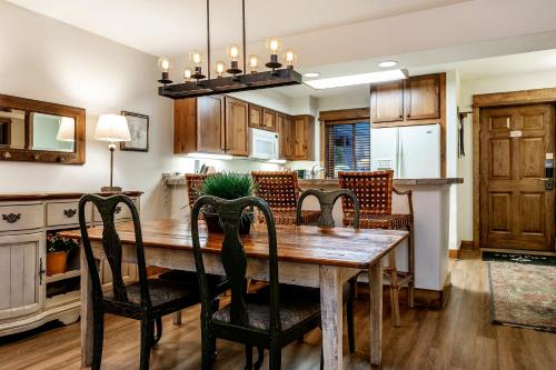 Dapur atau dapur kecil di Antlers at Vail Resort
