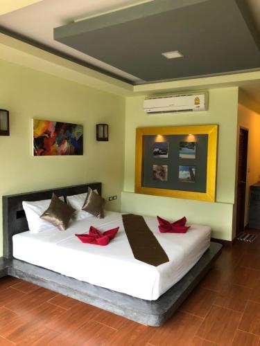 Postel nebo postele na pokoji v ubytování Lanta Amara Resort