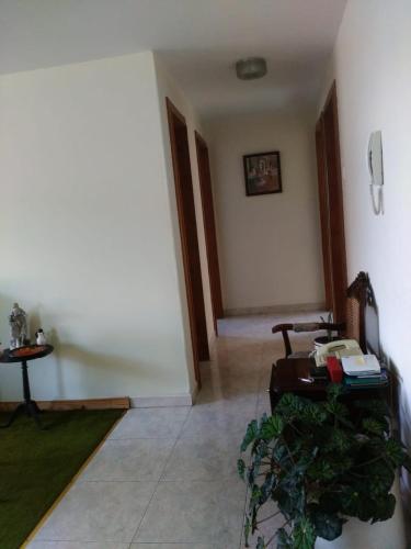 a living room with a couch and a table at Alojate y Descansa in Bogotá