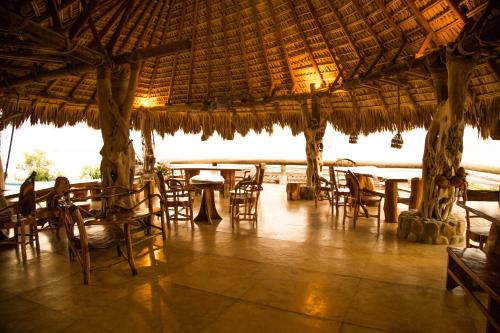 Ein Restaurant oder anderes Speiselokal in der Unterkunft Cabañas Las 3 Marias 