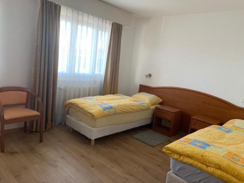 En eller flere senge i et værelse på Hotel Du Quai