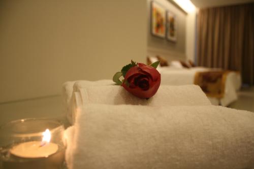 Postel nebo postele na pokoji v ubytování Aurora Hotel