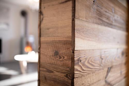 a close up of a wooden wall at Alp n' rose in Hasliberg