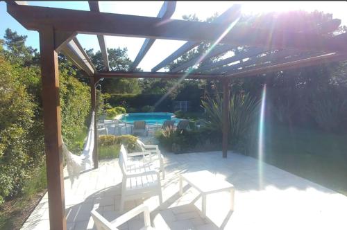 Снимка в галерията на Casa Girassol with a beautiful private Pool and Garden в Синтра