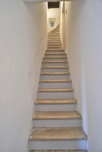 a stairway leading up to a white wall at B&B Murex in Bari