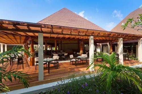 Un patio o zona al aire libre en Kurumba Maldives