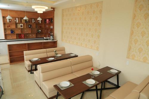 a living room with a couch and two tables at Van Kim Long in Ấp Ðông Quì