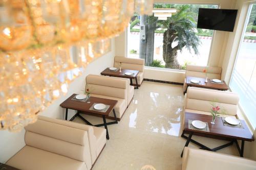 an overhead view of a restaurant with tables and chairs at Van Kim Long in Ấp Ðông Quì