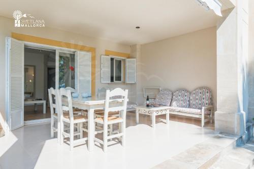 Sun of the Bay by SM Holiday Properties, the beach in Alcudia