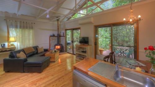 Crater Lakes Rainforest Cottages – Photos 3