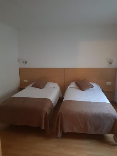 Cama o camas de una habitación en Apartaments Turistics Pirineu