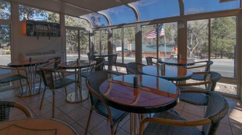 a restaurant with tables and chairs and windows at Days Inn by Wyndham Prescott in Prescott