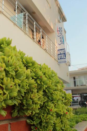 Bangunan di mana terletaknya aparthotel ini