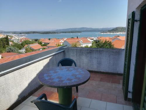 Foto dalla galleria di Apartmani Ivandić a Murter