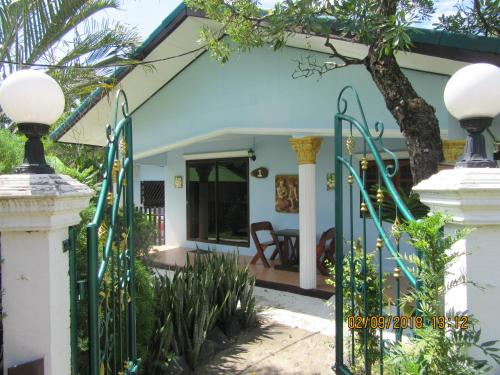 a house with a gate in front of it at Ryans Resort in Prasat