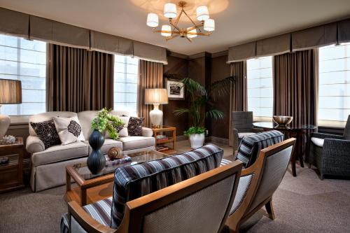 אזור ישיבה ב-The Los Angeles Athletic Club