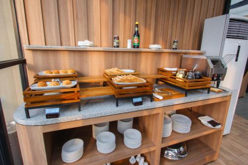 Makanan di atau berdekatan hotel