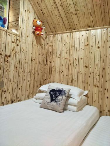 Postel nebo postele na pokoji v ubytování Nanjing Tulou Qingdelou Inn