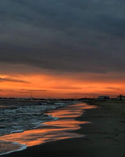 a sunset on the beach with the ocean at Podere Mammoleta in Fattoria Marsiliana
