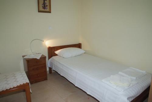 Кровать или кровати в номере Tourloti Village House