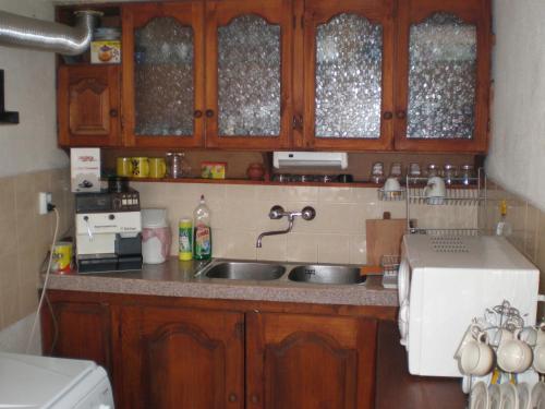 Η κουζίνα ή μικρή κουζίνα στο Nenchova Guest House