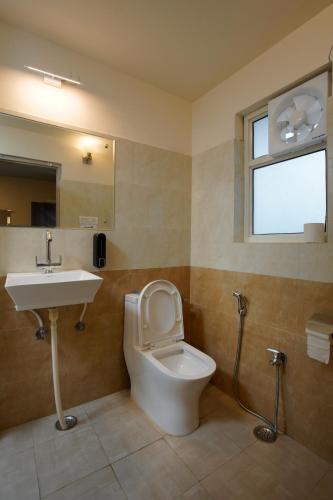 a bathroom with a toilet and a sink at Blue Beds Hostel in Jaipur