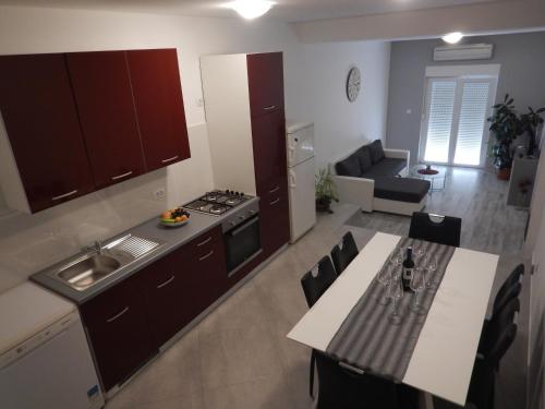 A cozinha ou cozinha compacta de Apartman IVANKOVIC***