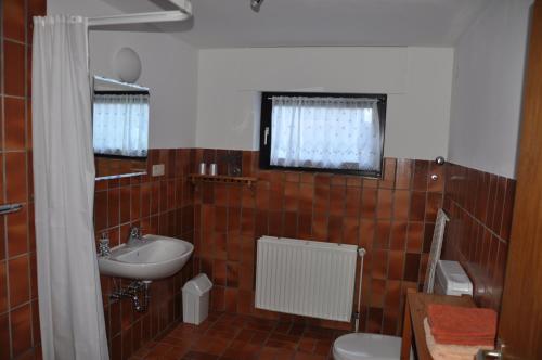 A bathroom at Ferienwohnung Raiser