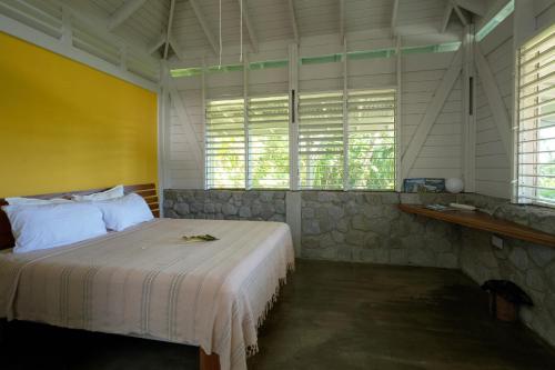 Postel nebo postele na pokoji v ubytování Citrus Creek Plantation