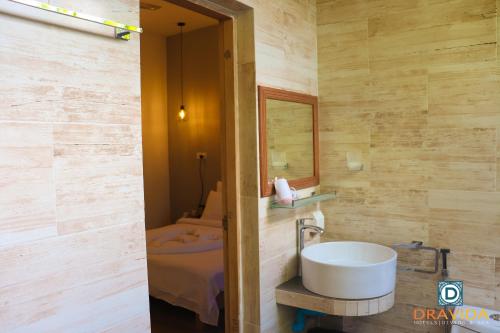 Koupelna v ubytování Dravida Hotel