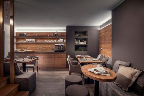 a restaurant with tables and chairs and a kitchen at B&B Al Castel in Padola