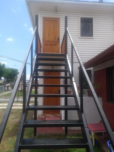 a staircase leading up to a house with a door at Departamento Familiar in Coquimbo