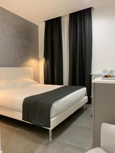 Cama o camas de una habitación en ApartHotel Bossi