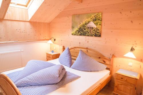 a bedroom with a bed with blue and white pillows at Urlaub mitten im Wald - Lueg in Scheibbs