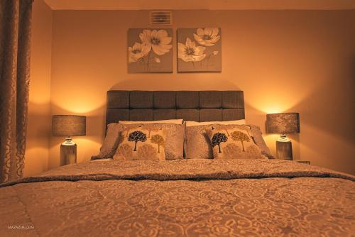 เตียงในห้องที่ Birmingham Apartments Yardley B, BHX, NEC & City Centre