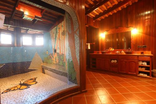 Kylpyhuone majoituspaikassa Ladera Resort