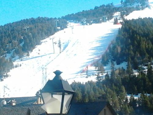 a view of a ski slope with a light at Hotel Soldeu Maistre in Soldeu