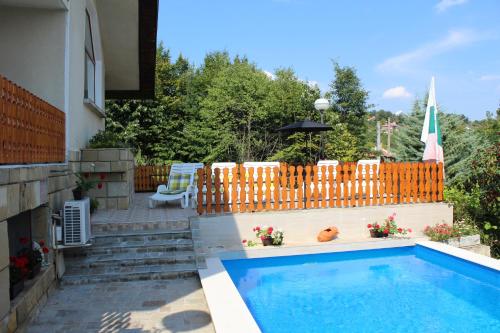 a backyard with a swimming pool and a fence at Къща за гости-"Борики"-Габрово in Gabrovo