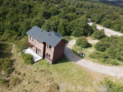an aerial view of a small house on a hill at Casa Huemules in El Chalten