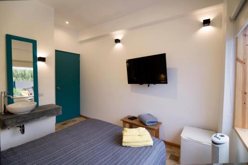Μια τηλεόραση ή/και κέντρο ψυχαγωγίας στο Kauhuhu Casa Hotel