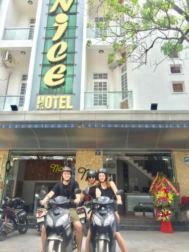 Clientes alojados en Nice Hue Hotel