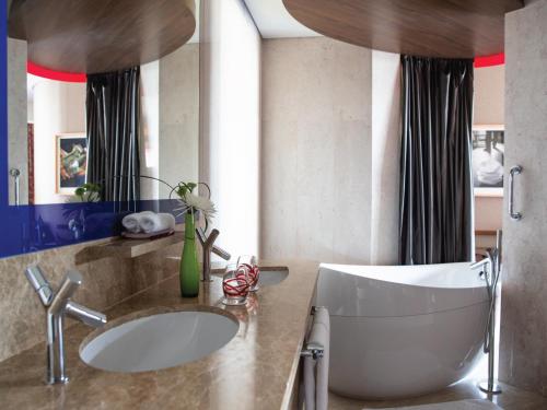 Phòng tắm tại Jumeirah Creekside Dubai